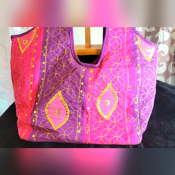 UNIQUE HAND MADE HOBO BOHO PINK AND PURPLE SEQUINS ACCENT TOTE MINT CONDITION - Picture 4 of 13